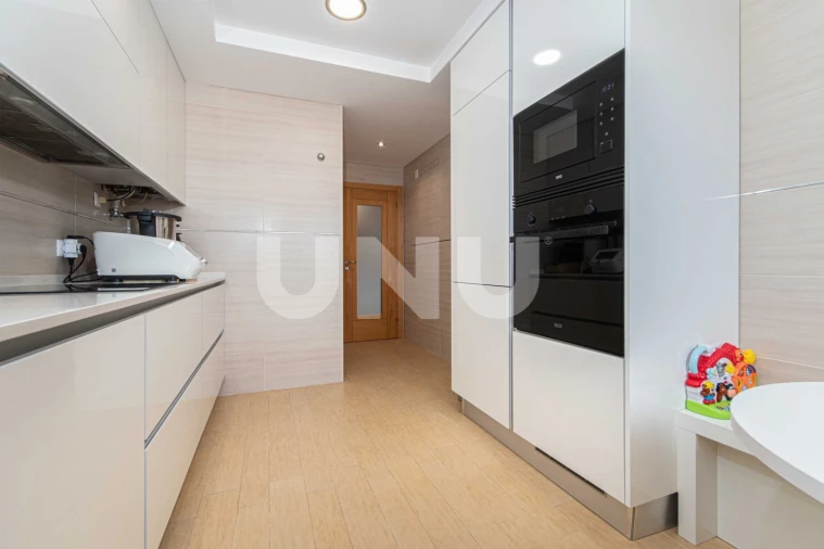 Apartamento T4 para Venda em Camarate, Unhos e Apelação Foto 11