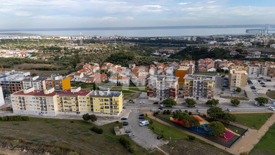 Apartamento T4 para Venda em Camarate, Unhos e Apelação Foto 39