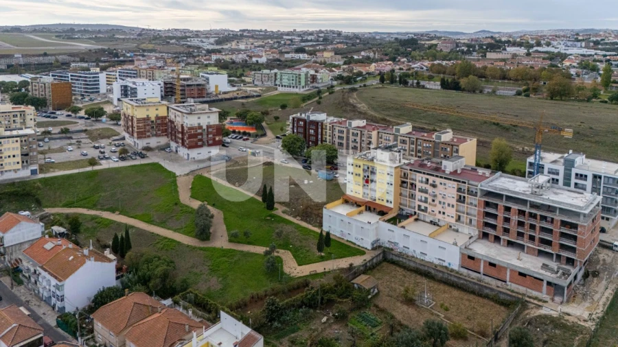 Apartamento T4 para Venda em Camarate, Unhos e Apelação Foto 43