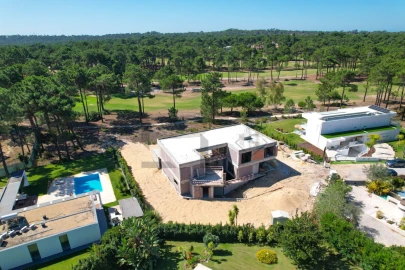 Moradia T5 para Venda em Charneca de Caparica e Sobreda