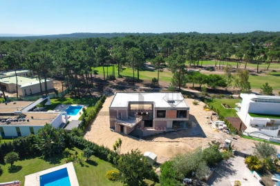 Moradia T5 para Venda em Charneca de Caparica e Sobreda