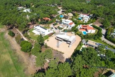 Moradia T5 para Venda em Charneca de Caparica e Sobreda