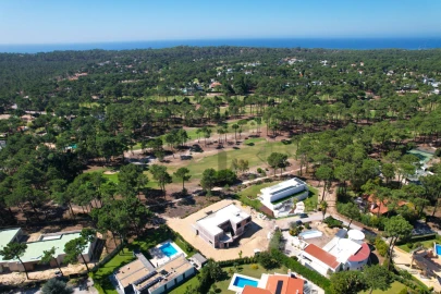 Moradia T5 para Venda em Charneca de Caparica e Sobreda