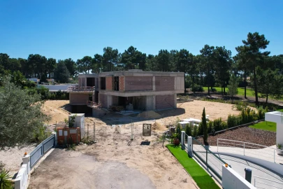 Moradia T5 para Venda em Charneca de Caparica e Sobreda