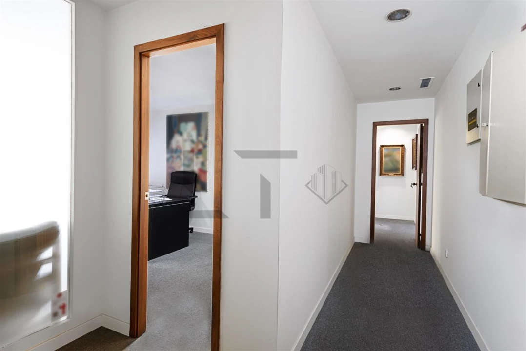 Escritório para Arrendamento em Santa Maria Maior Foto 3