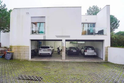 Moradia T5 para Venda em Charneca de Caparica e Sobreda