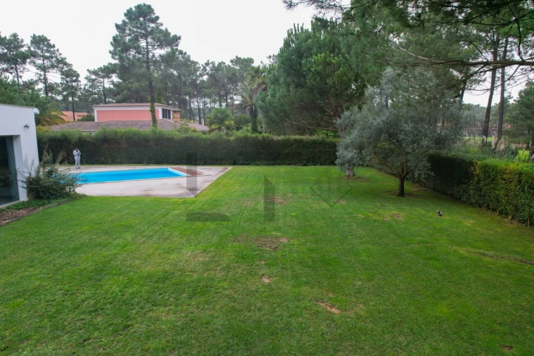 Moradia T5 para Venda em Charneca de Caparica e Sobreda Foto 15