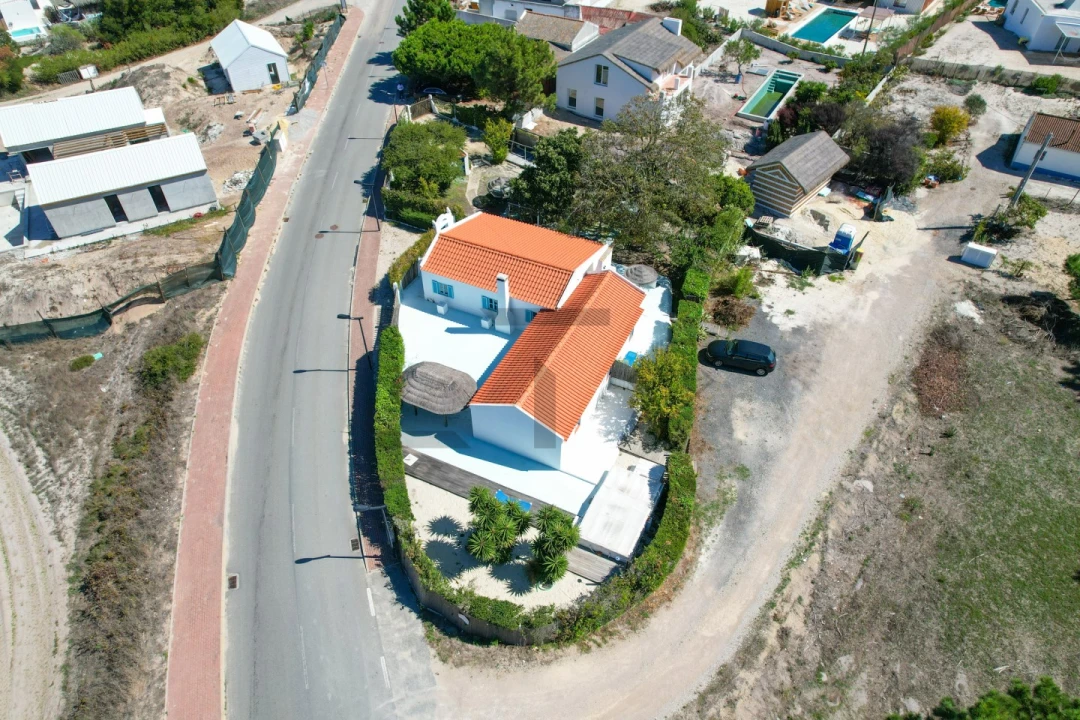 Moradia T4 para Venda em Carvalhal Foto 4