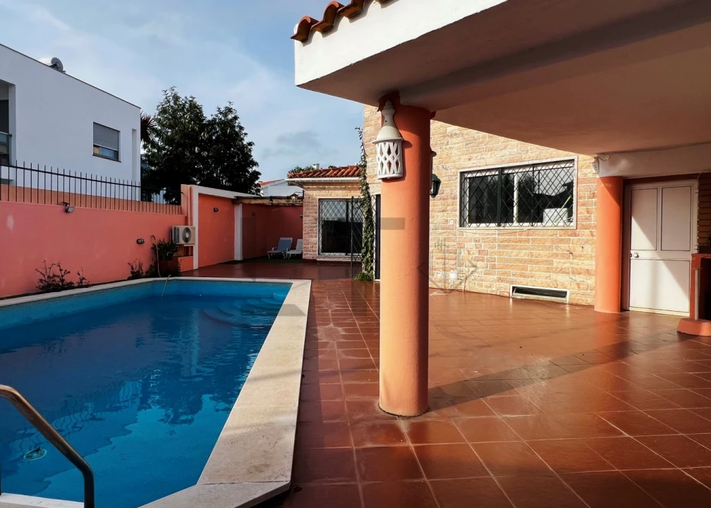 Moradia T5 para Venda em Carcavelos e Parede Foto 3