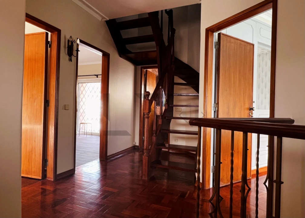 Moradia T5 para Venda em Carcavelos e Parede Foto 15