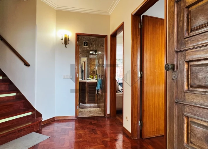 Moradia T5 para Venda em Carcavelos e Parede Foto 13