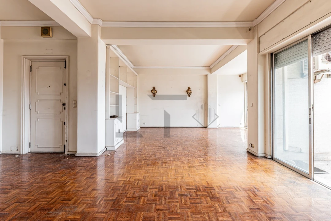 Apartamento T6 para Venda em Alvalade Foto 3