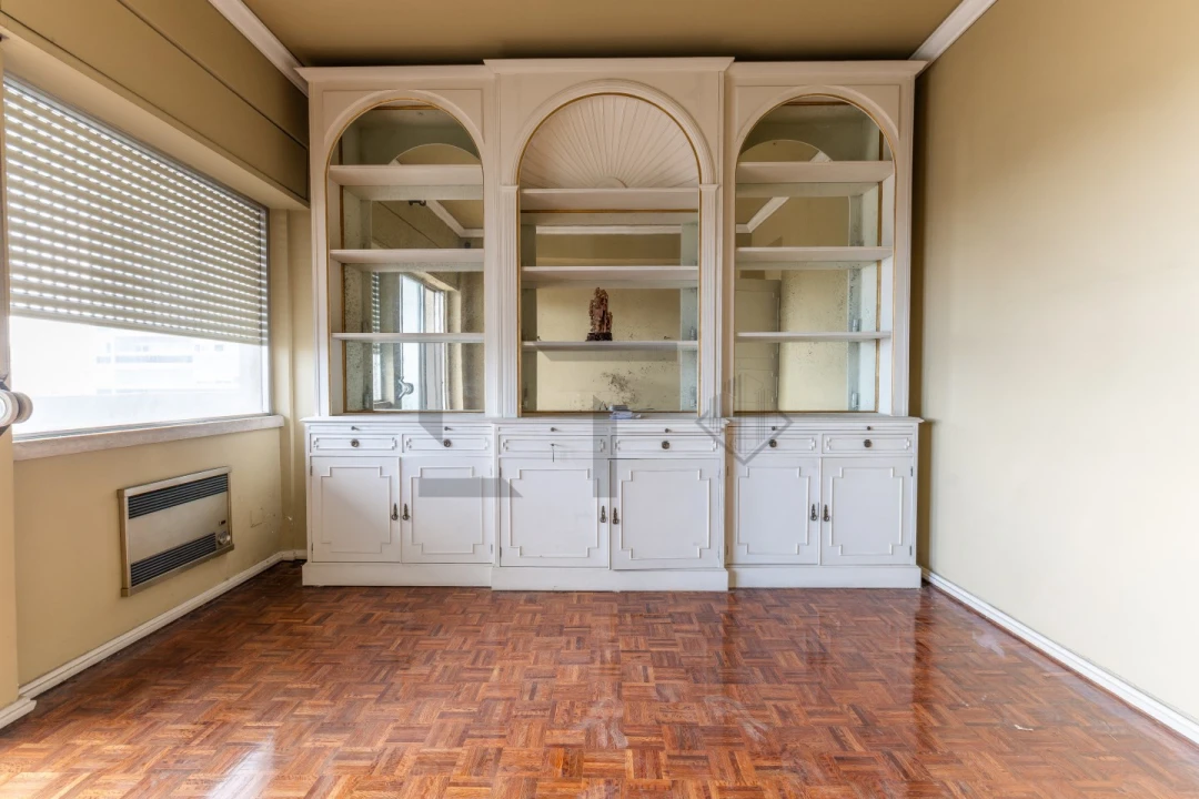 Apartamento T6 para Venda em Alvalade Foto 6