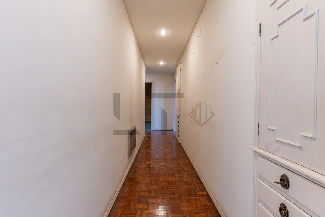 Apartamento T6 para Venda em Alvalade Foto 7