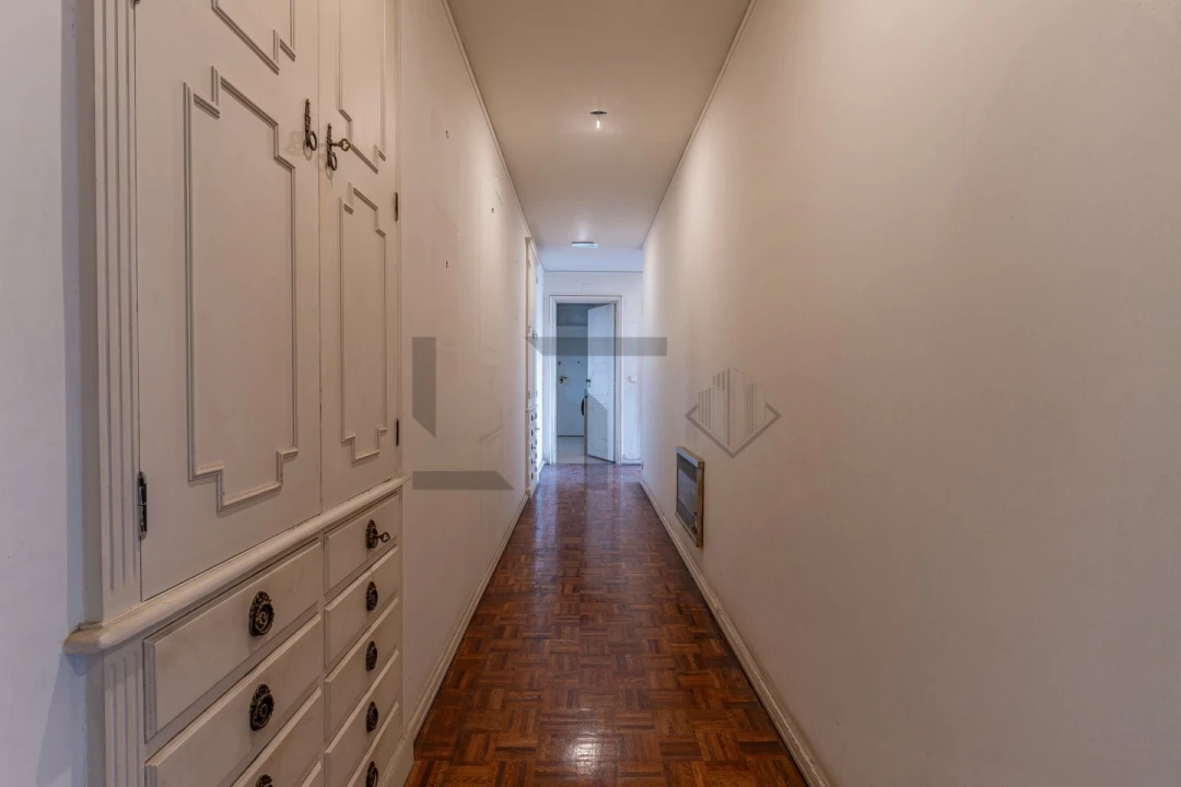 Apartamento T6 para Venda em Alvalade Foto 8