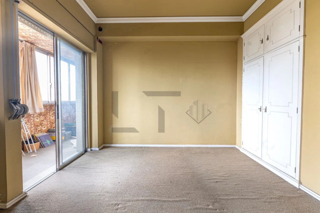 Apartamento T6 para Venda em Alvalade Foto 11