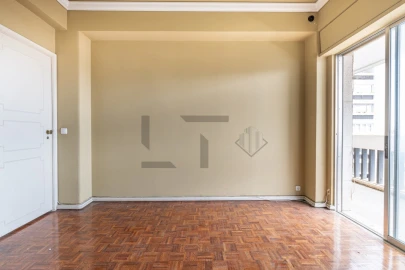 Apartamento T6 para Venda em Alvalade