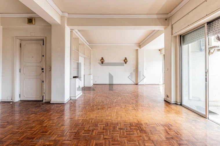 Apartamento T6 para Venda em Alvalade Foto 3