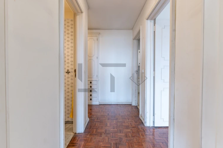 Apartamento T6 para Venda em Alvalade Foto 9