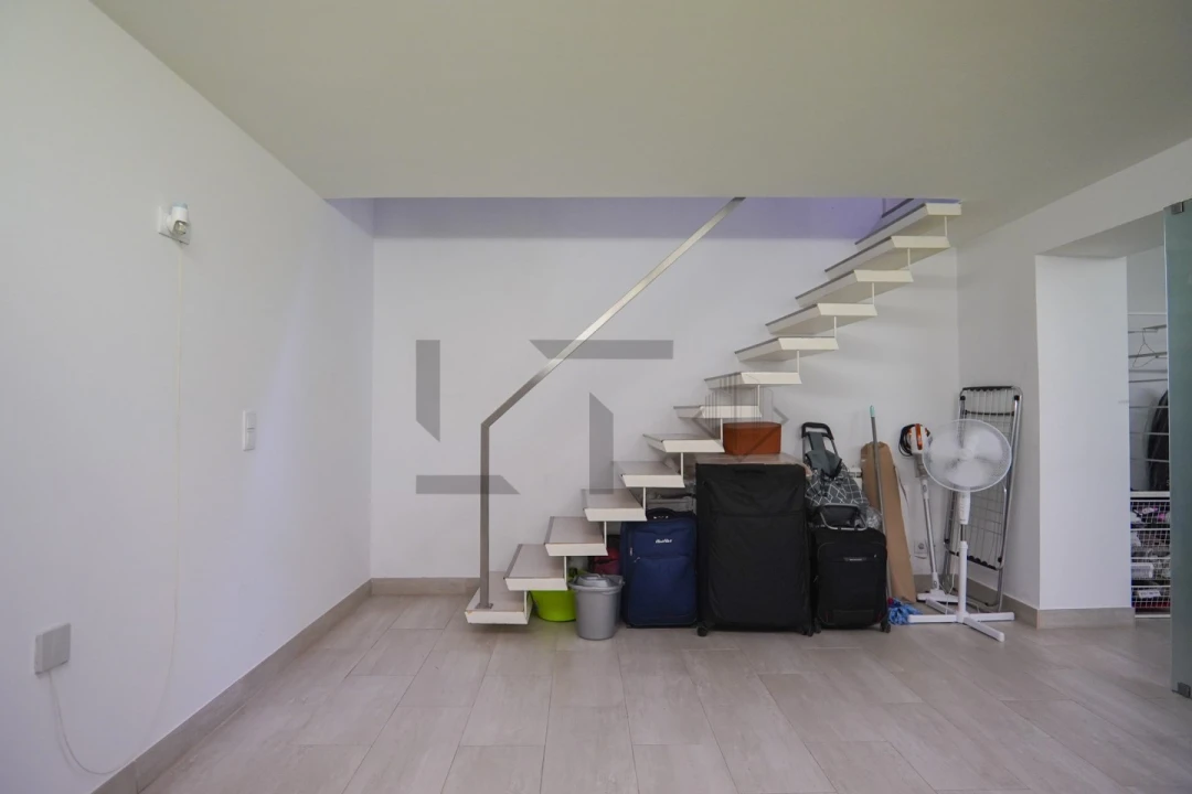 Apartamento T1 para Venda em Santo António Foto 9