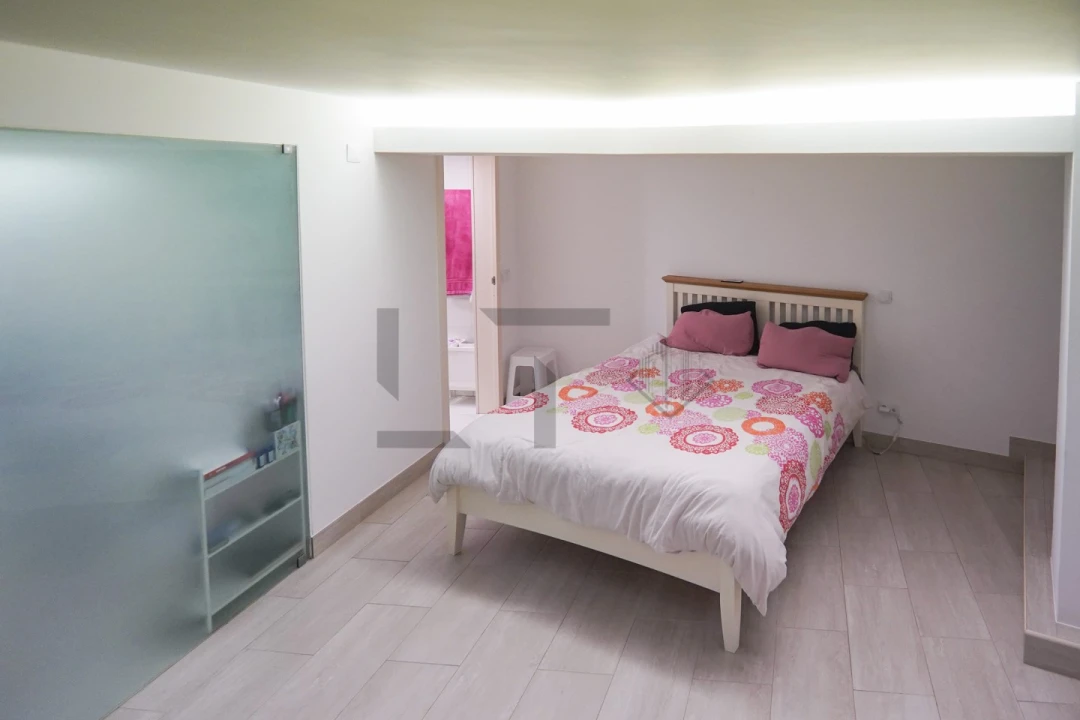 Apartamento T1 para Venda em Santo António Foto 13