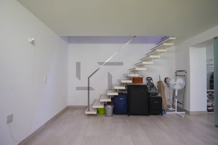 Apartamento T1 para Venda em Santo António Foto 9