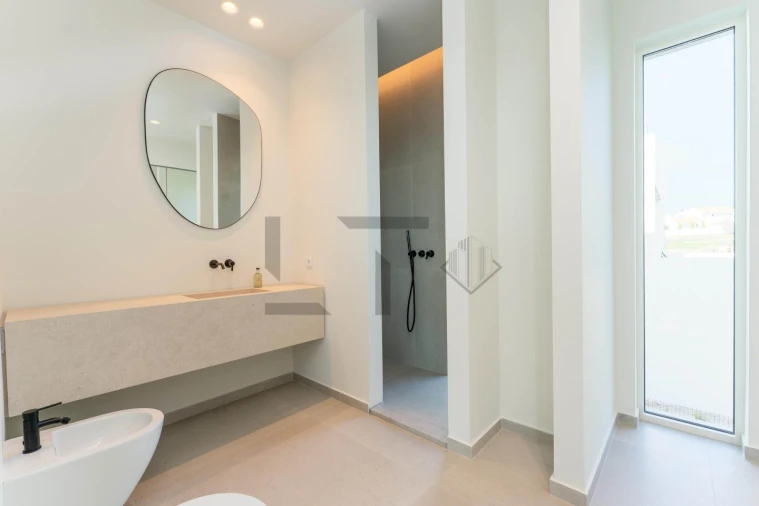 Moradia T3 para Venda em Santa Barbara de Nexe Foto 27