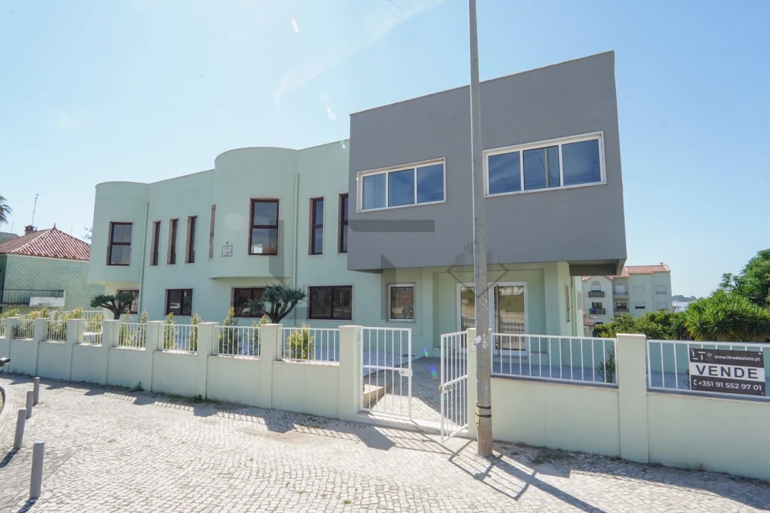 Prédio para Arrendamento em Águas Livres Foto 4