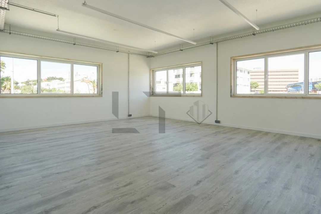 Prédio para Arrendamento em Águas Livres Foto 10