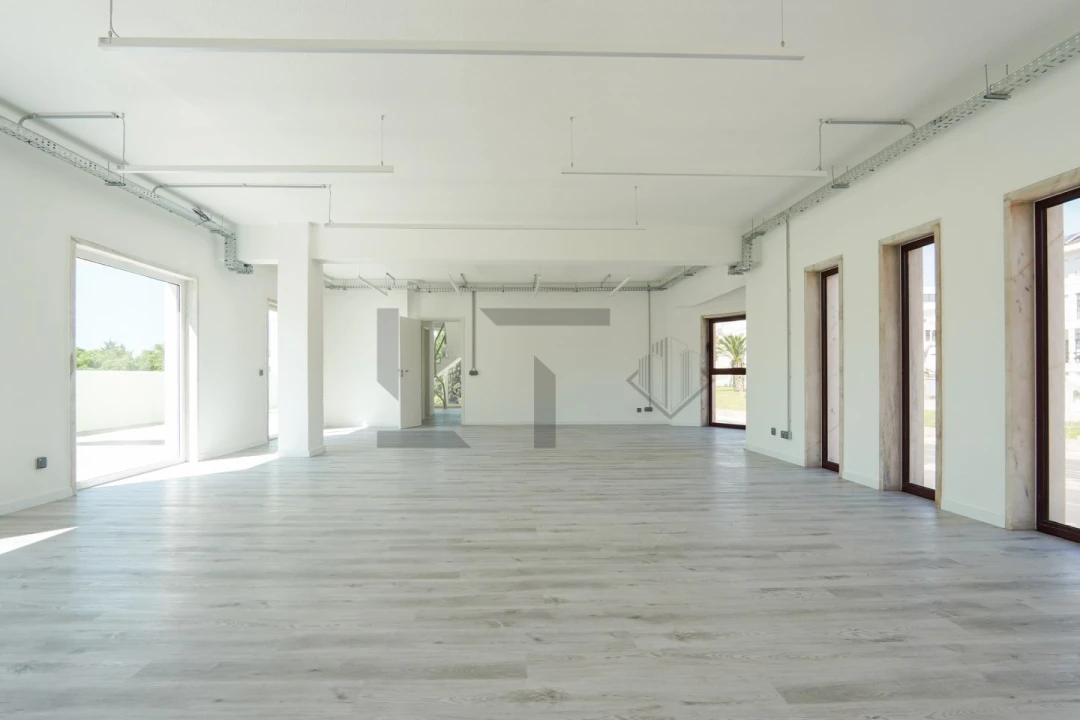 Prédio para Arrendamento em Águas Livres Foto 21