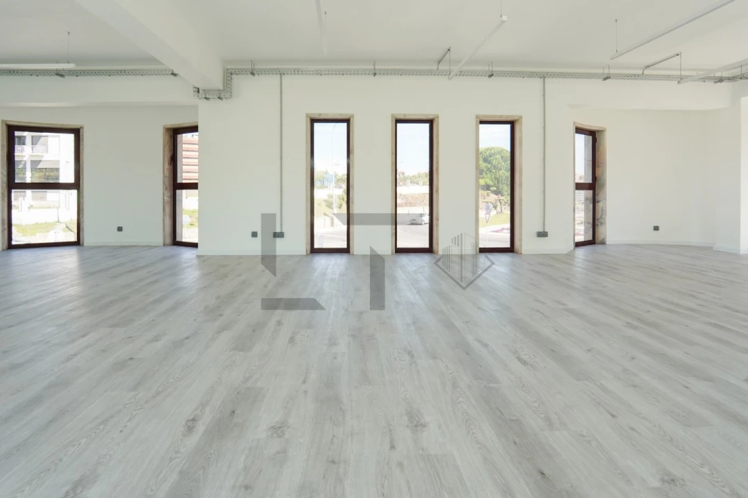 Prédio para Arrendamento em Águas Livres Foto 22