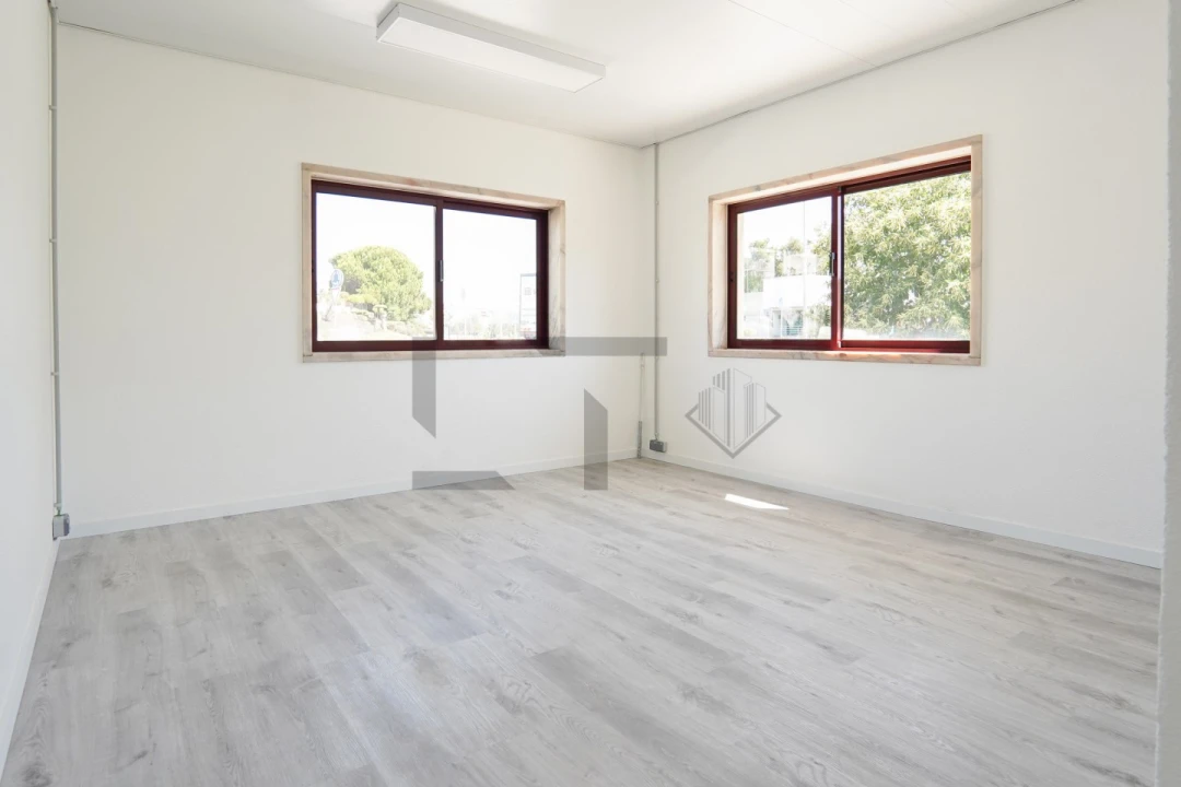 Prédio para Arrendamento em Águas Livres Foto 74