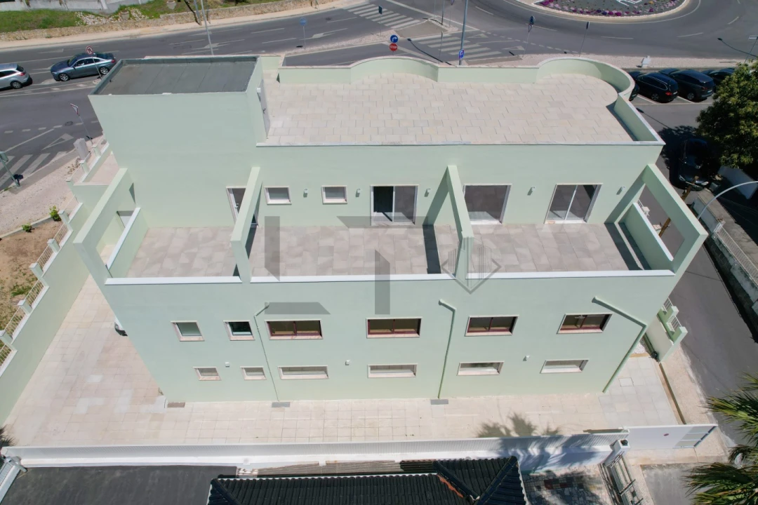 Prédio para Arrendamento em Águas Livres Foto 89