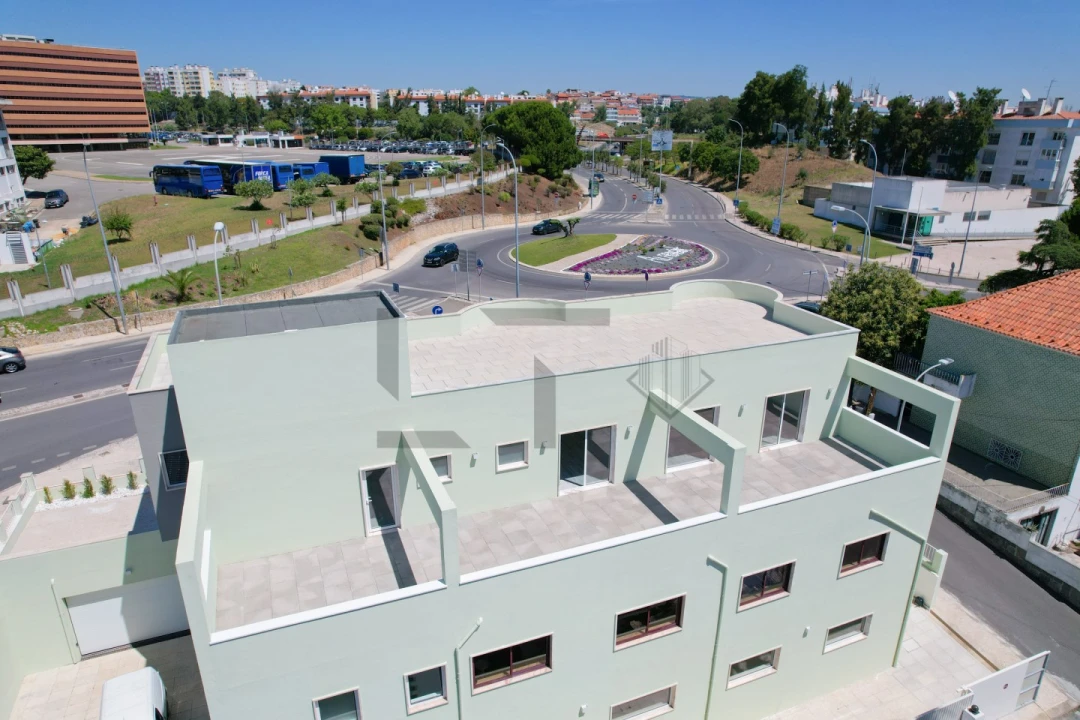 Prédio para Arrendamento em Águas Livres Foto 90