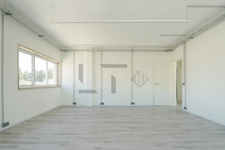 Prédio para Arrendamento em Águas Livres Foto 13