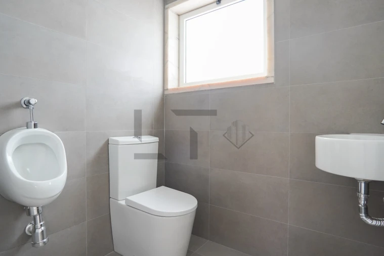 Prédio para Arrendamento em Águas Livres Foto 17