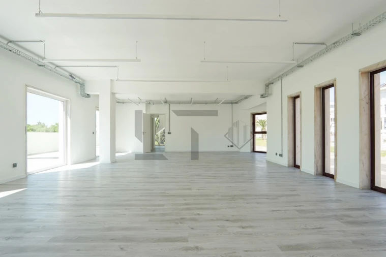 Prédio para Arrendamento em Águas Livres Foto 21