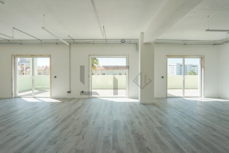 Prédio para Arrendamento em Águas Livres Foto 24