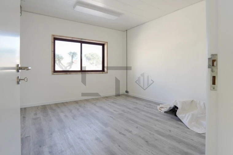 Prédio para Arrendamento em Águas Livres Foto 65