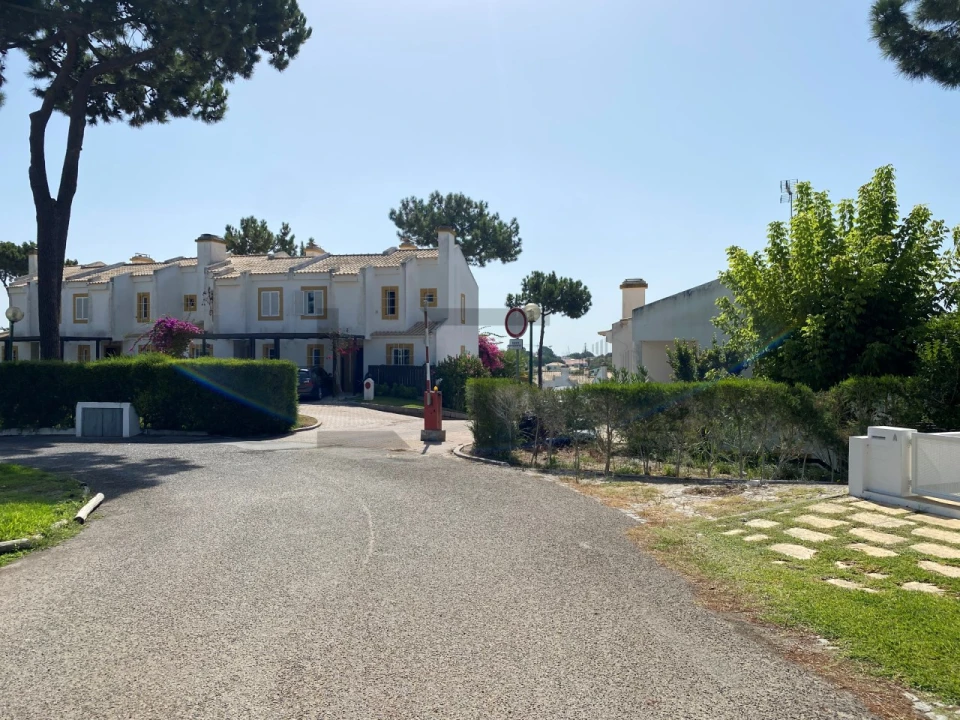 Moradia T4 para Venda em Carvalhal Foto 9