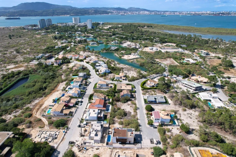 Moradia T4 para Venda em Carvalhal Foto 3