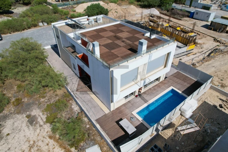 Moradia T4 para Venda em Carvalhal Foto 4