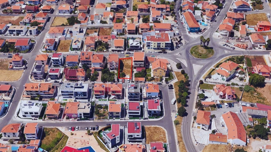 Terreno para Venda em Pontinha e Famões Foto 4