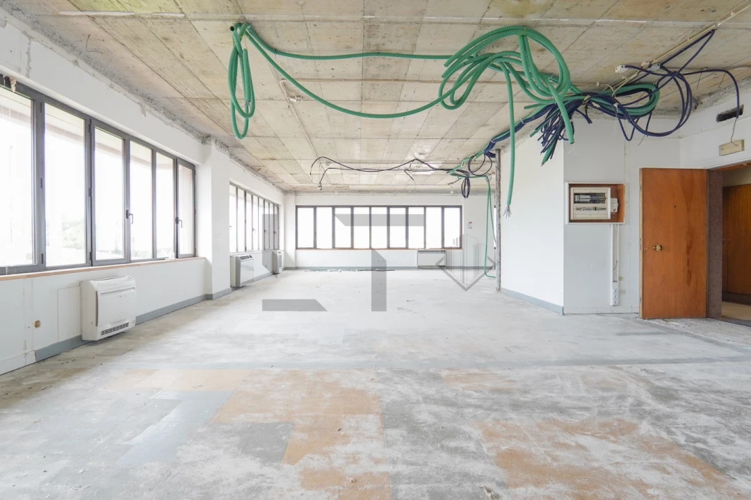 Escritório para Arrendamento em São Domingos de Benfica Foto 10