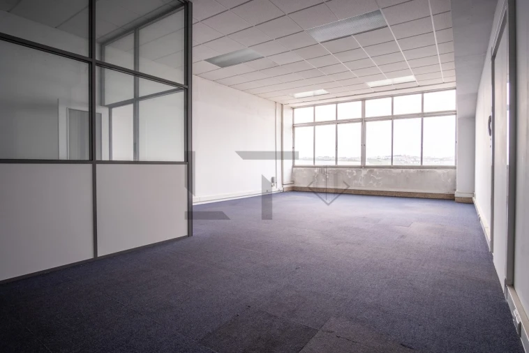 Prédio para Venda em Sacavém e Prior Velho Foto 33