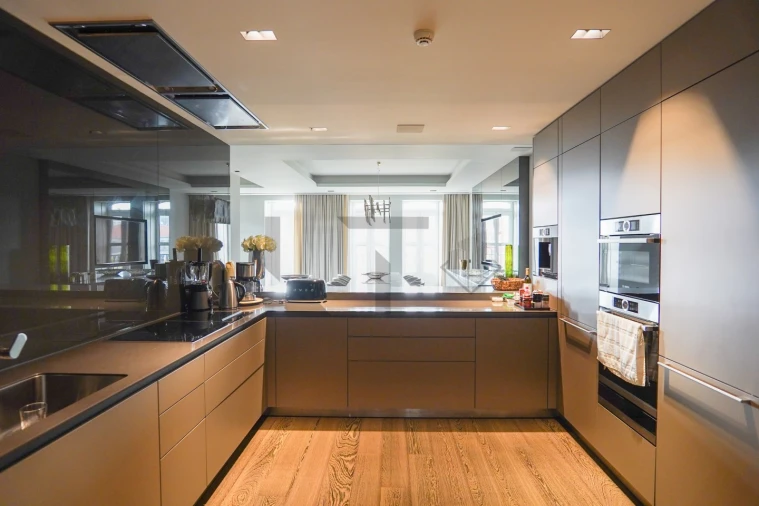 Apartamento T3 para Arrendamento em Santo António Foto 23