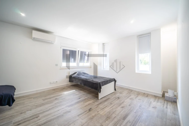 Moradia T6 para Venda em Corroios Foto 10