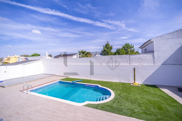 Moradia T6 para Venda em Corroios Foto 26