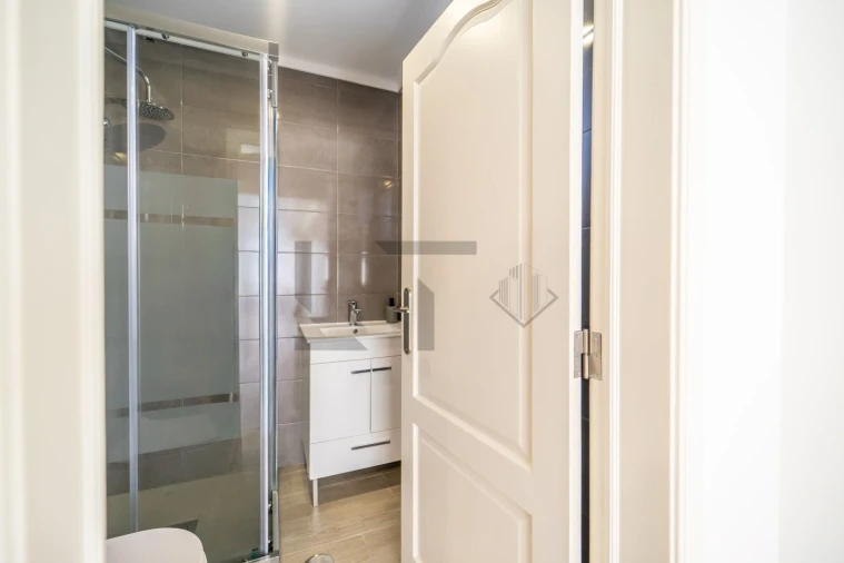 Moradia T6 para Venda em Corroios Foto 37