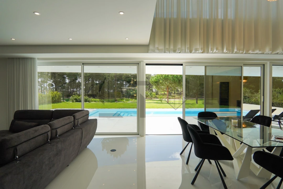 Moradia T4 para Arrendamento em Charneca de Caparica e Sobreda Foto 26